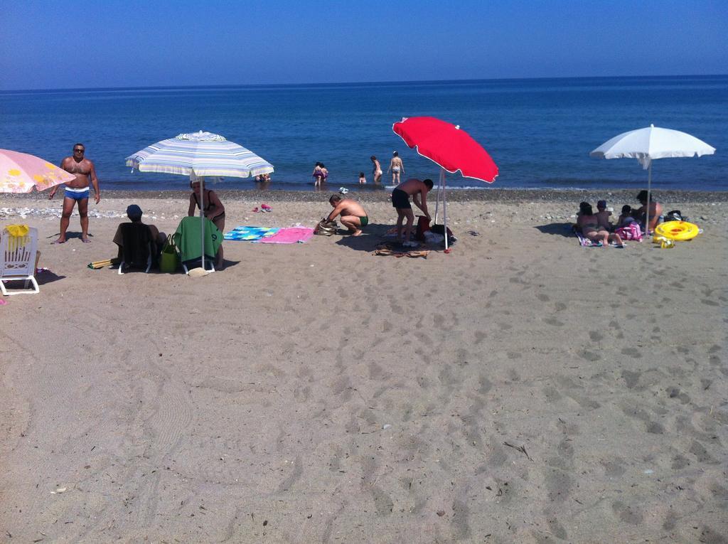 Paradise Beach Camera Mansardata Vicino Cefalu Piscina Aperta Campofelice Di Roccella Rum bild